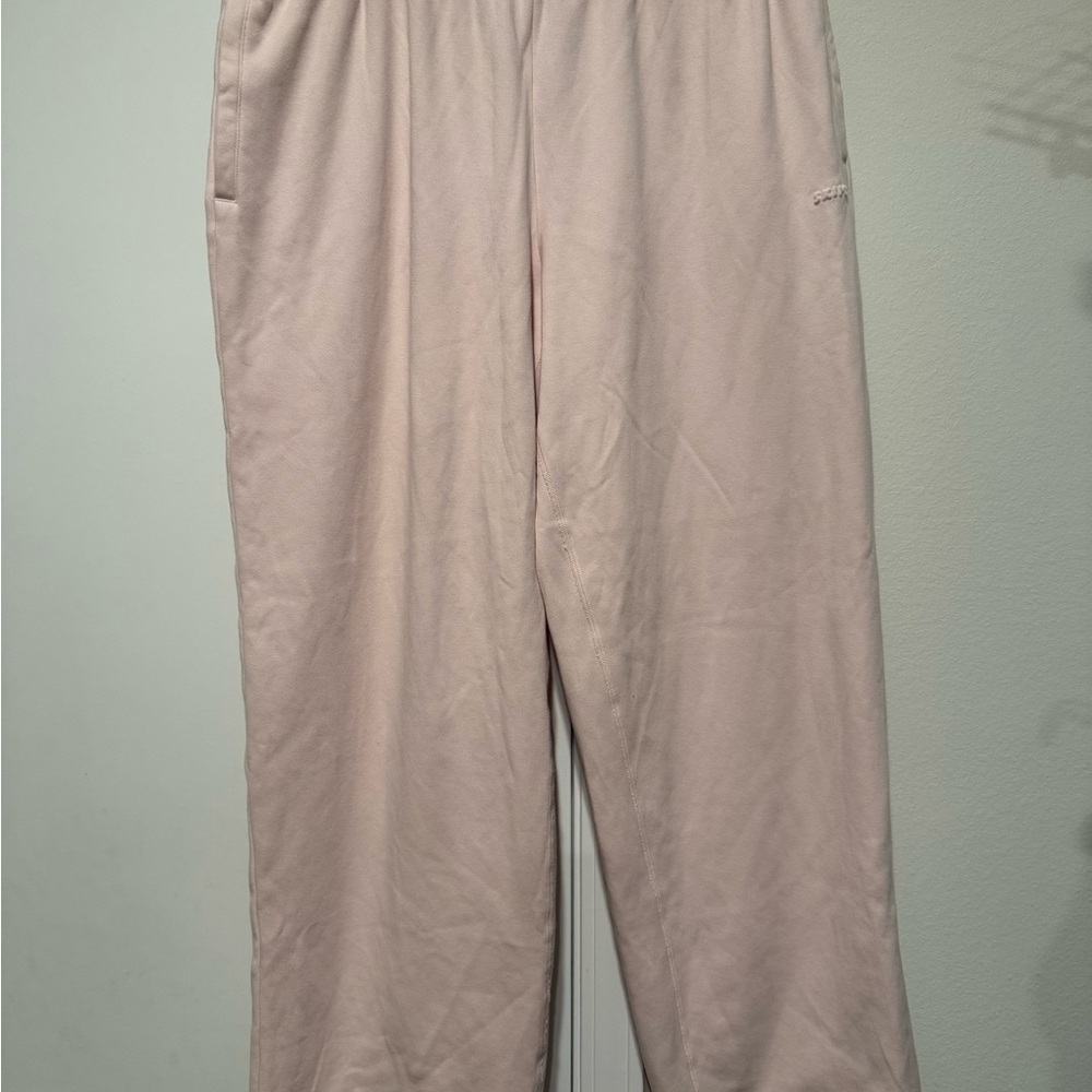New SKIMS Cotton Fleece classic straight leg pant in Barley Pink - Picture 2 of 8